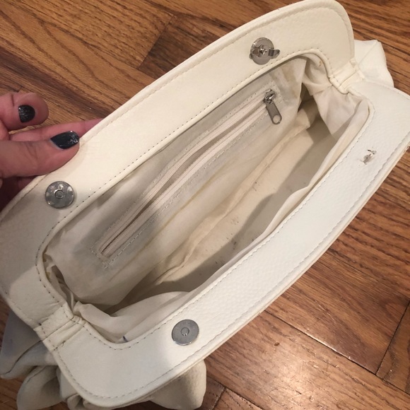 Ivory clutch🥑🥑🥑 - Picture 6 of 6